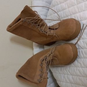 Belleville Men's Suede Boots Tan Lace Up Vibram Soles Sz 9.5 R